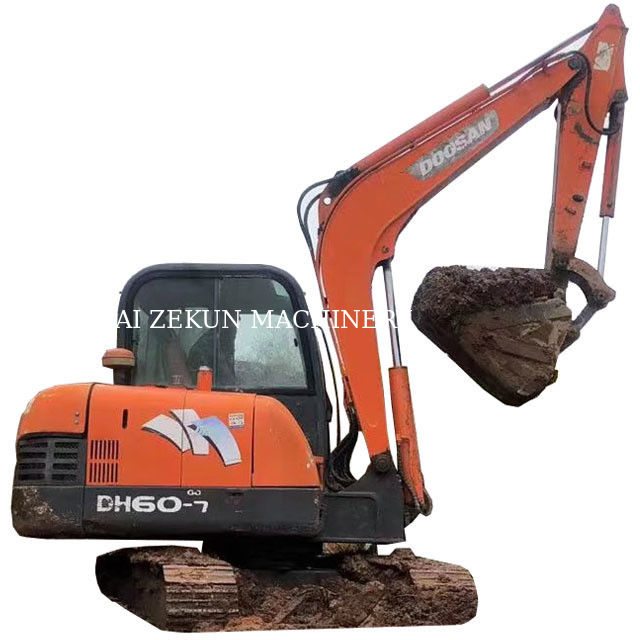 2010 EX60 İkinci El Mini Kazı Makinesi 38.1kw Orijinal Hidrolik Valfli