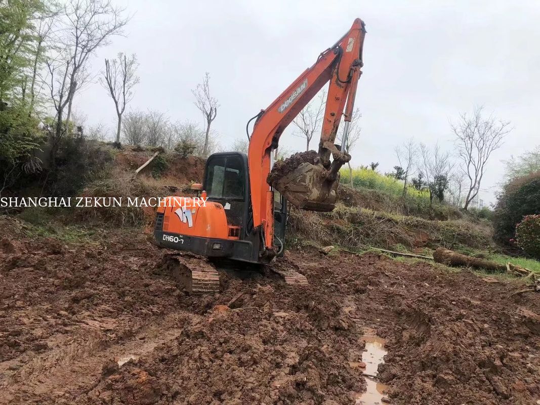 2010 EX60 İkinci El Mini Kazı Makinesi 38.1kw Orijinal Hidrolik Valfli