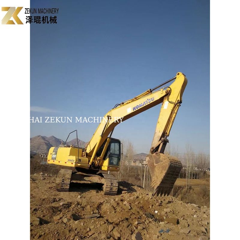 Komatsu PC200-7 20 tonluk sürünen kazıcı 2015 yılında inşaat makineleri için kullanıldı