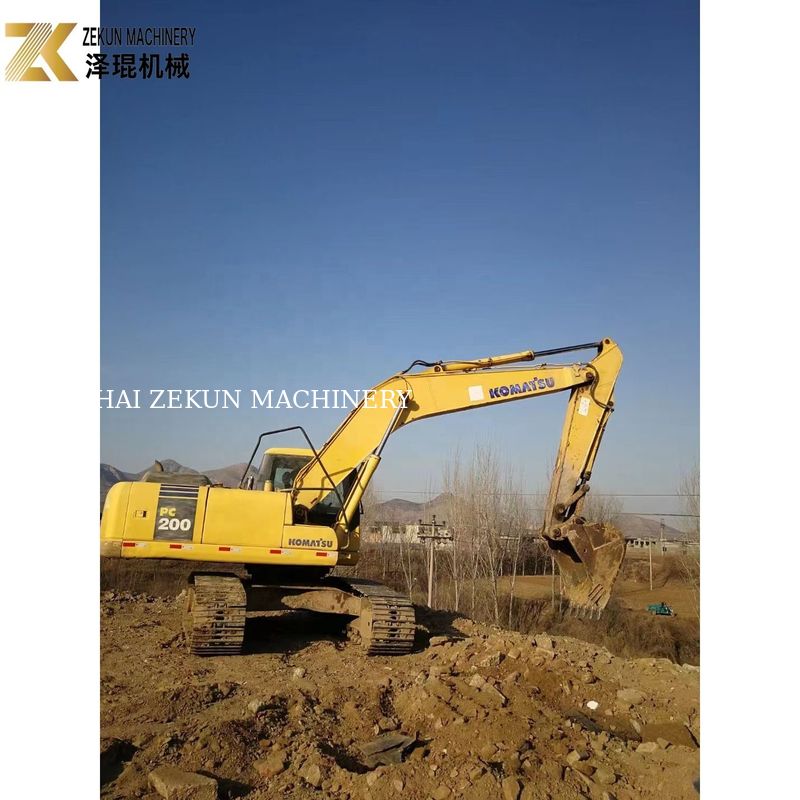 Komatsu PC200-7 20 tonluk sürünen kazıcı 2015 yılında inşaat makineleri için kullanıldı