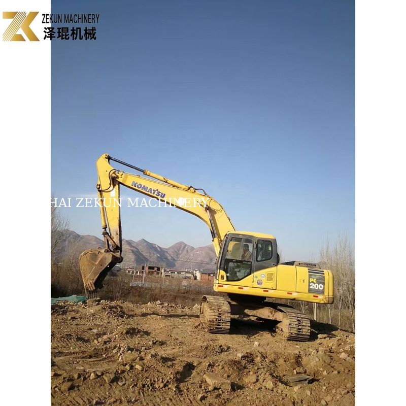 Komatsu PC200-7 20 tonluk sürünen kazıcı 2015 yılında inşaat makineleri için kullanıldı