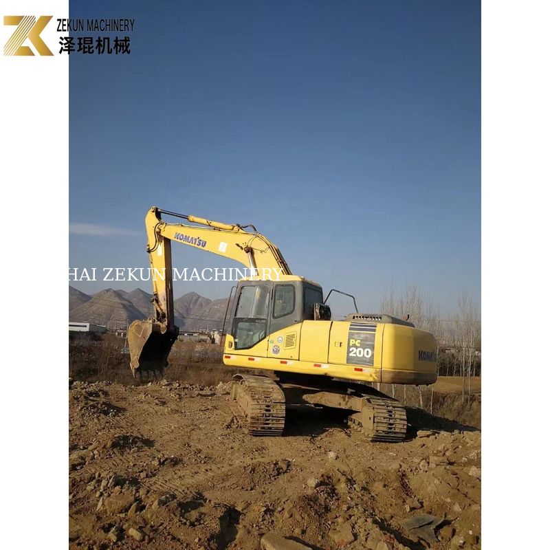 Komatsu PC200-7 20 tonluk sürünen kazıcı 2015 yılında inşaat makineleri için kullanıldı