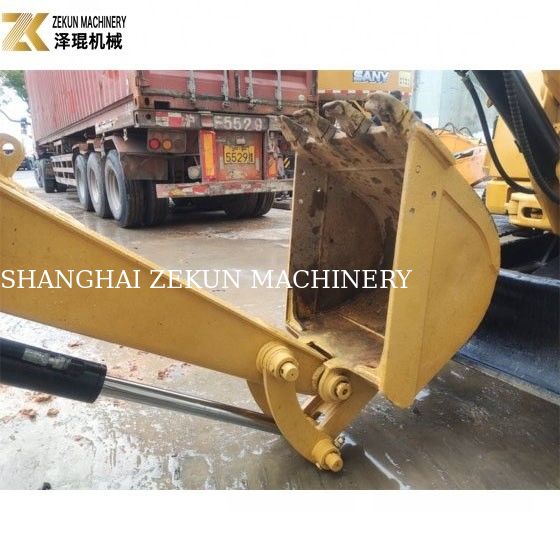 Kapalı kabinli ve orijinal hidrolik silindirli 4 tonluk kullanılmış CAT 304 kazıcı