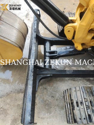 Kapalı kabinli ve orijinal hidrolik silindirli 4 tonluk kullanılmış CAT 304 kazıcı