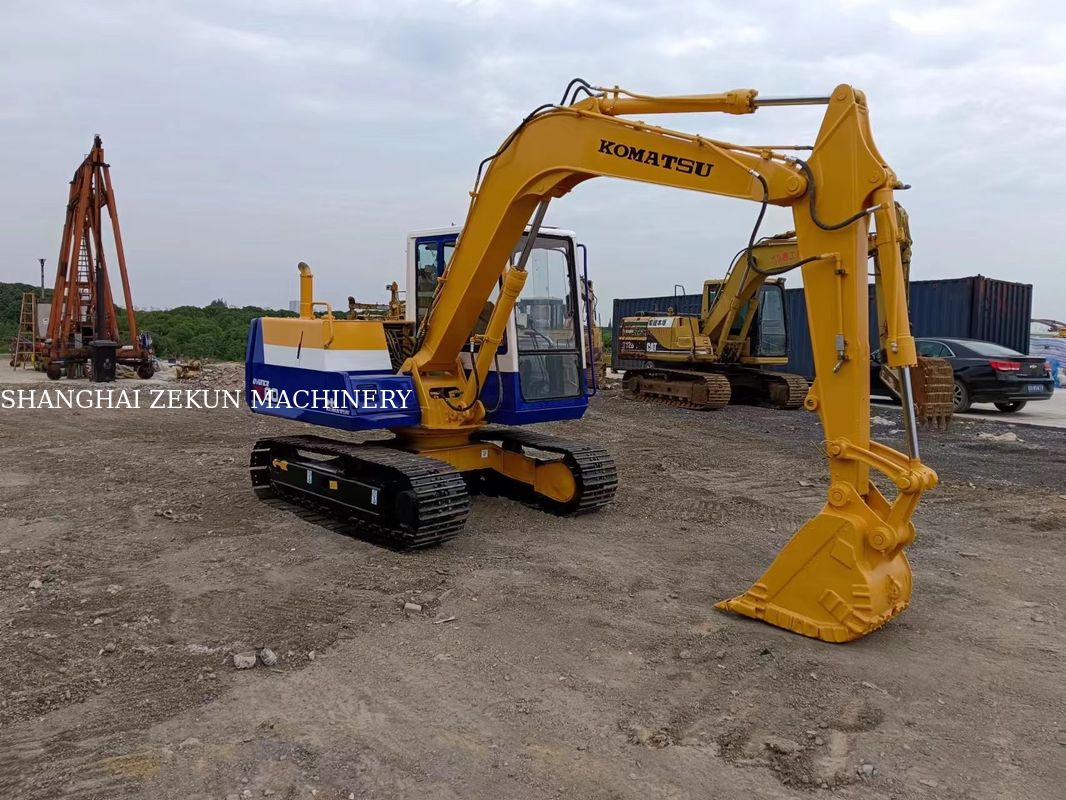 Japonya Komatsu PC60-6 düşük çalışma ağırlığı 6 ton ve iyi durumdaki kazıcı