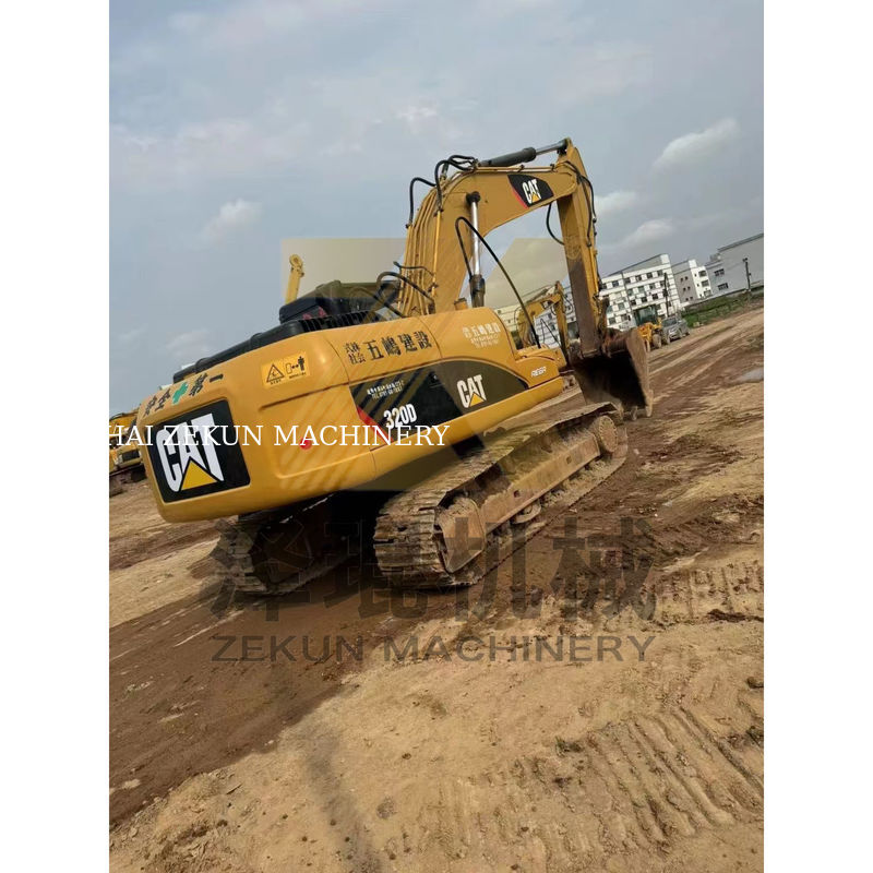 Japonya'da 20000 KG ağırlığında kullanılmış Cat 320D kazıcı iyi durumda
