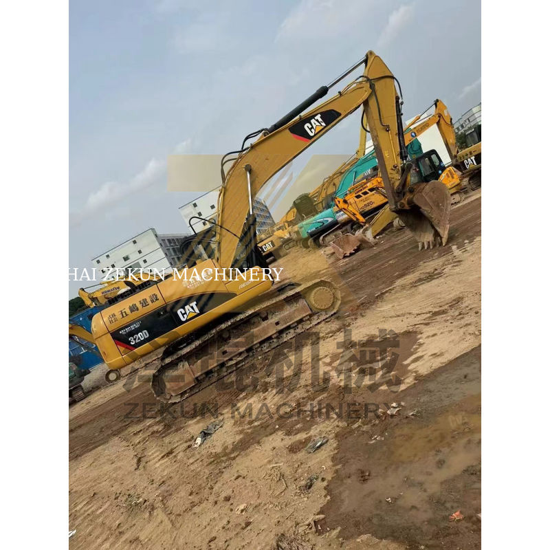 Japonya'da 20000 KG ağırlığında kullanılmış Cat 320D kazıcı iyi durumda