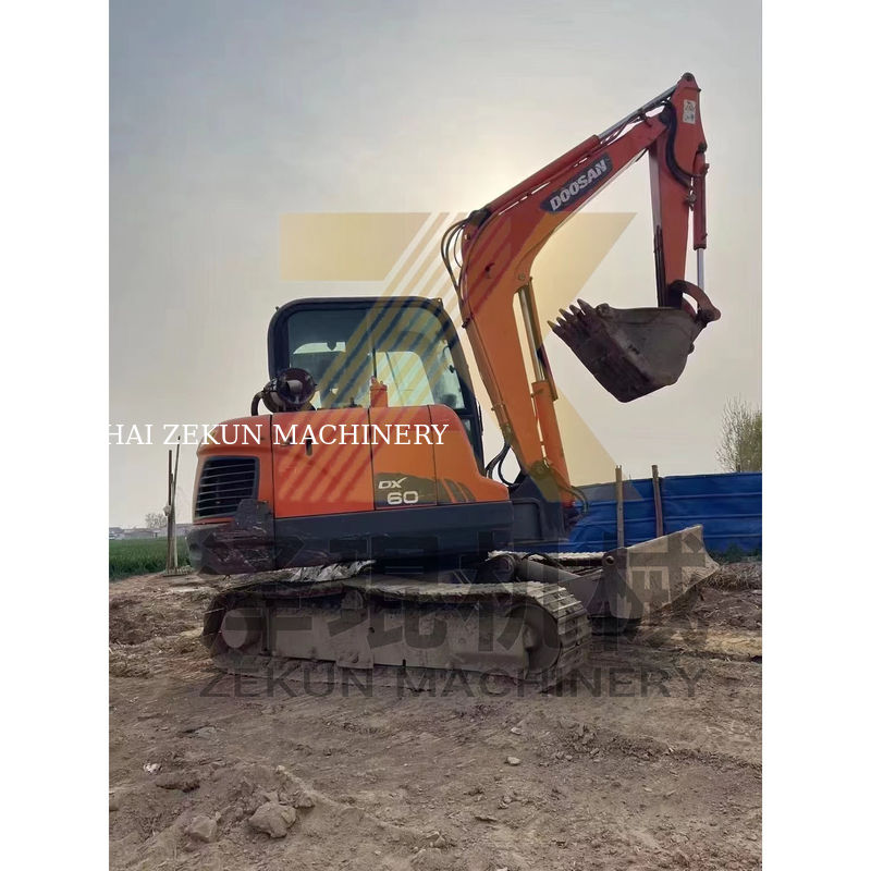 2015 kullanılmış Doosan DH60-7 kazıcı iyi durumda İyi 5500 KG makinesi ağırlığı