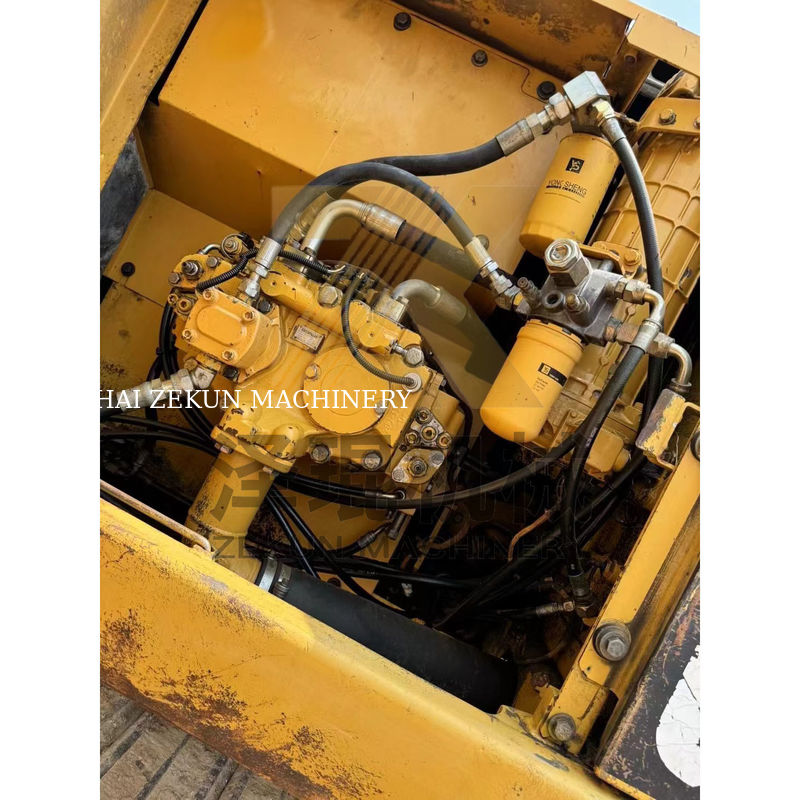 20 tonluk ikinci el Shantui Kato Excavator 320D 1M3 kova kapasitesi ile Şangay'da