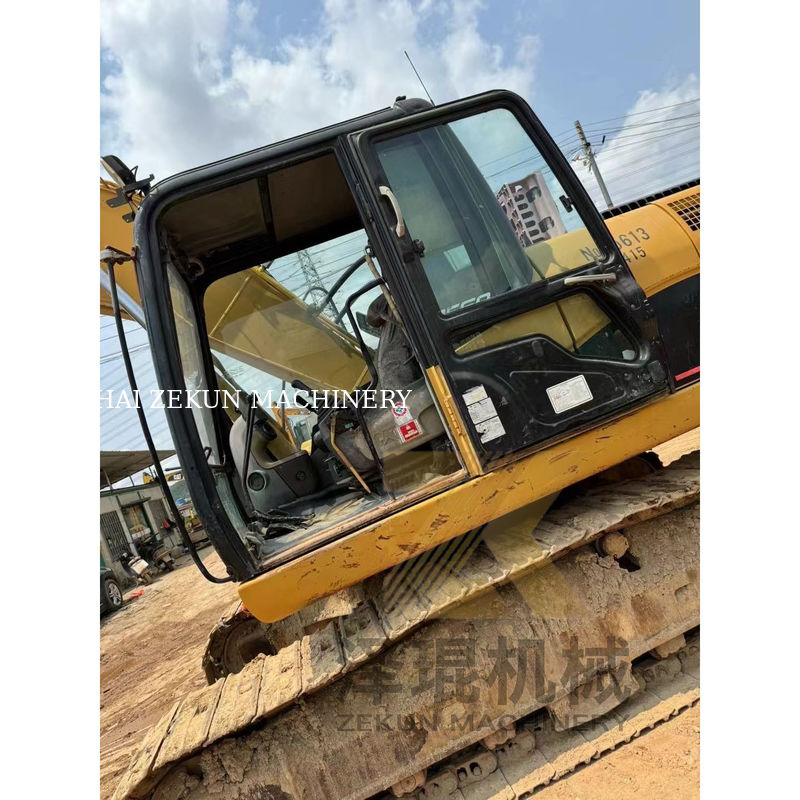 20 tonluk ikinci el Shantui Kato Excavator 320D 1M3 kova kapasitesi ile Şangay'da