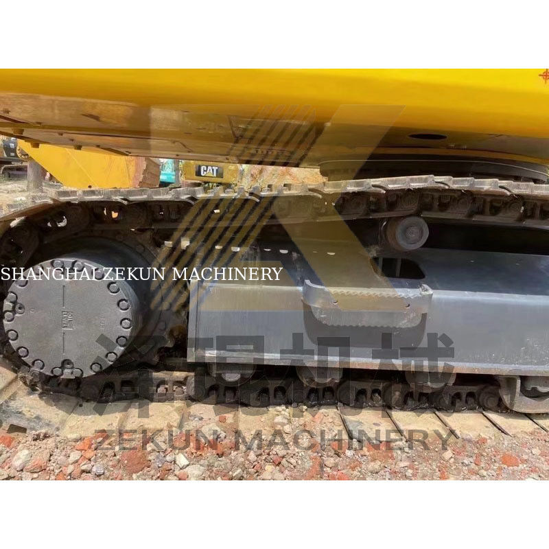 Kullanılmış Komatsu PC200-8 PC200 Excavator 0.8m3 kova kapasitesi ile toprak taşıma makinesi