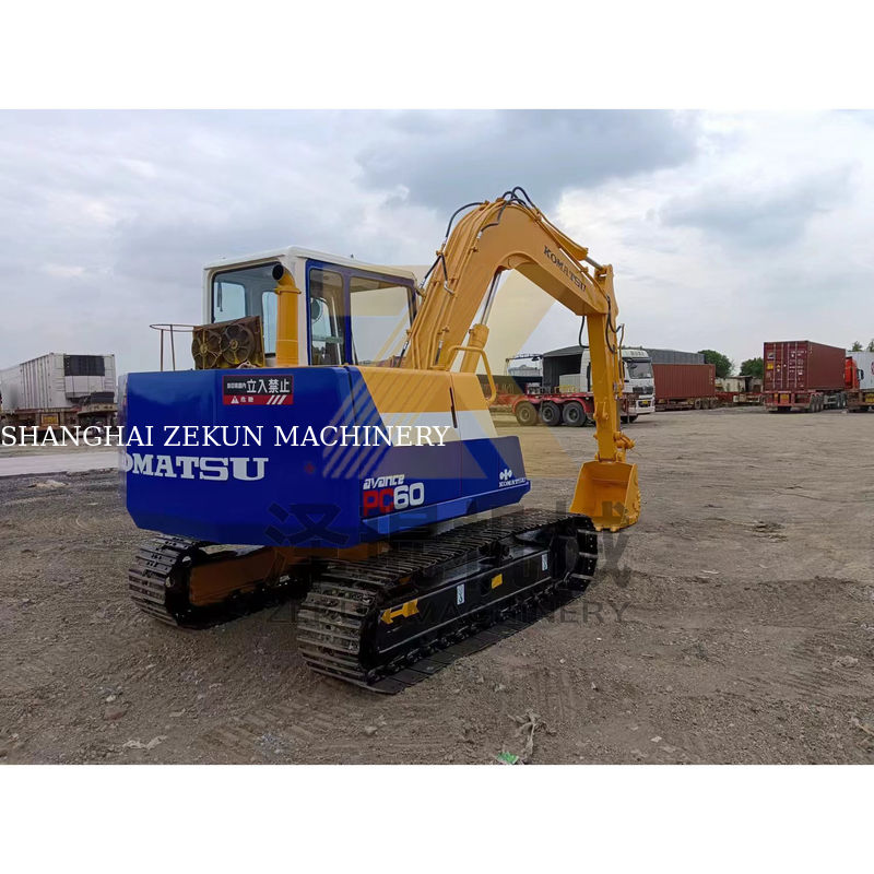 Kullanılmış Komatsu PC60-5 kazıcı diğer hidrolik silindirlerle ve 2022'de iyi durumda