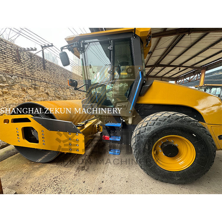13 ton XCMG XS135 Tam hidrolik tek davul yuvarlakı
