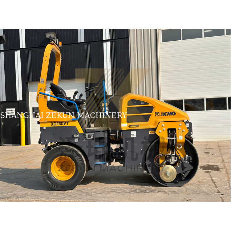 4 tonluk XCMG XD130VT Yol İnşaatı için titreşimli rulo Satılık