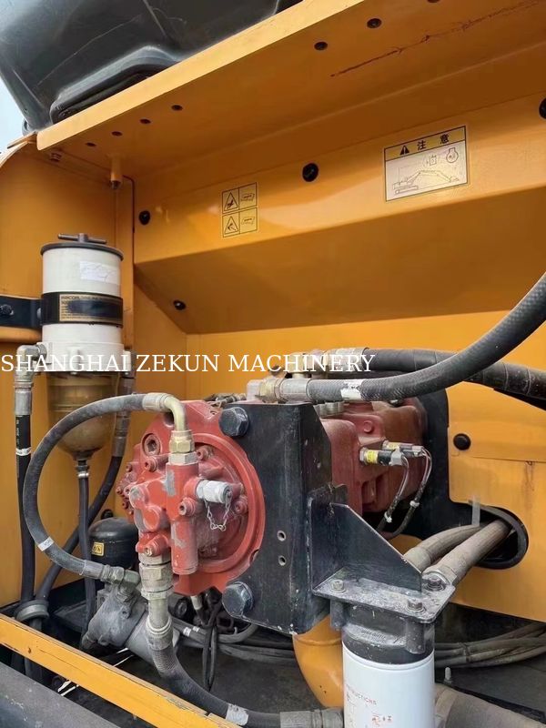 2018 R215VS kazıcı 3 800 çalışma saati