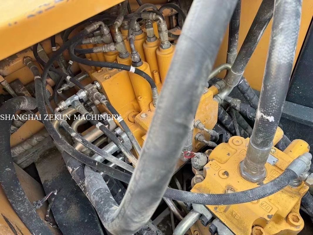 2018 R215VS kazıcı 3 800 çalışma saati