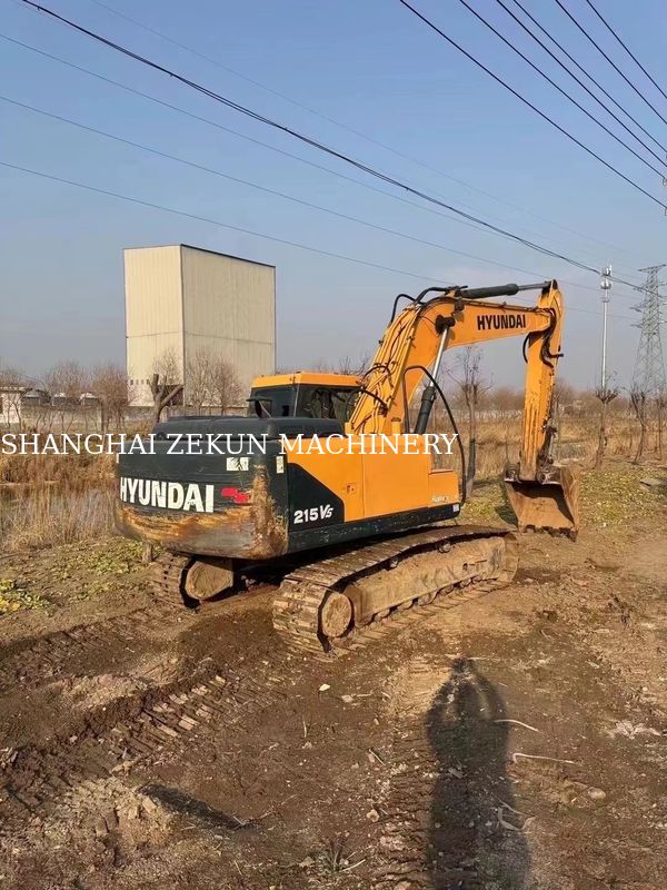 2018 R215VS kazıcı 3 800 çalışma saati