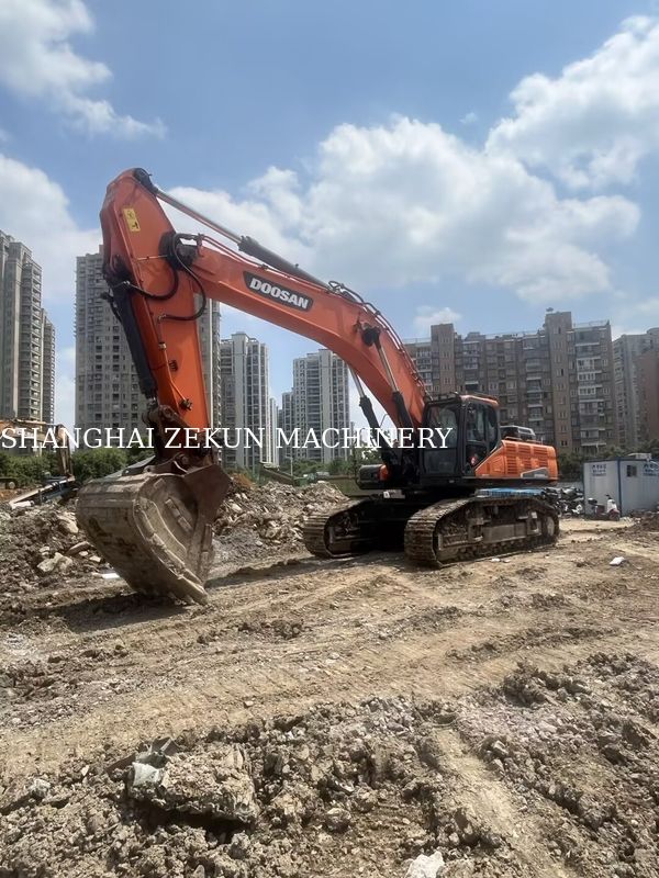 Kullanılmış Doosan DX500LC-9C Kazı makinesi 800 Rpm At Gücü ve En Yüksek Kazma Yüksekliği 11