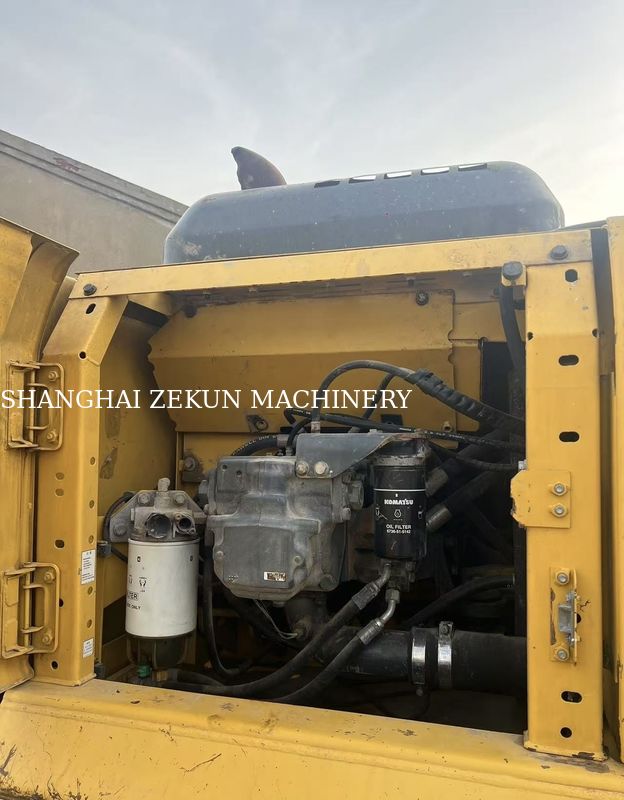 2015 Komatsu PC210LC-8MO Kazı Makinesi 100 Kg'lık çalışma ağırlığı ve 9 kg'lık en yüksek kazma kapsamı ile