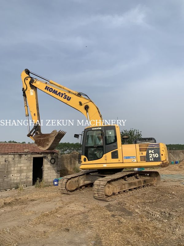 2015 Komatsu PC210LC-8MO Kazı Makinesi 100 Kg'lık çalışma ağırlığı ve 9 kg'lık en yüksek kazma kapsamı ile