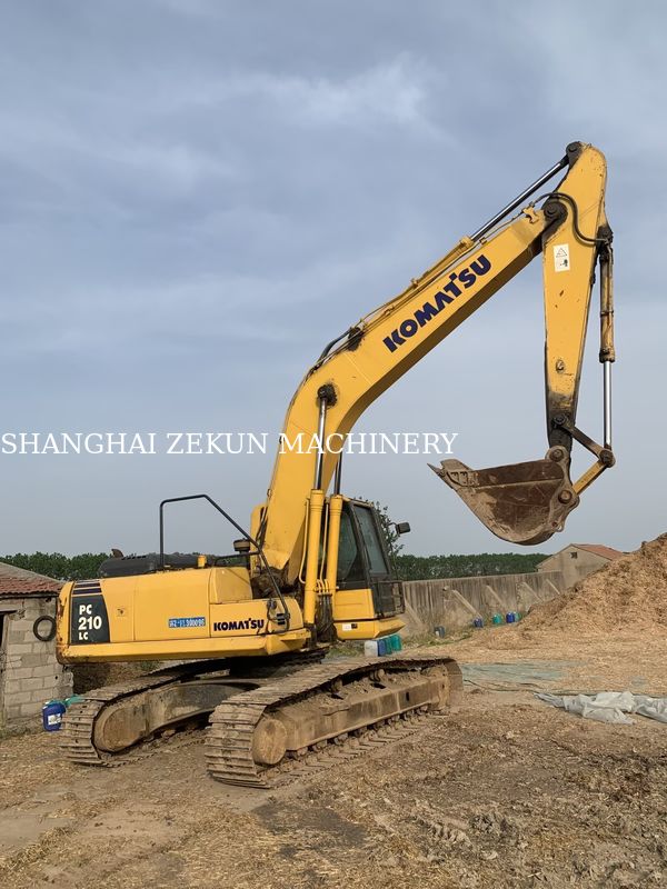 2015 Komatsu PC210LC-8MO Kazı Makinesi 100 Kg'lık çalışma ağırlığı ve 9 kg'lık en yüksek kazma kapsamı ile