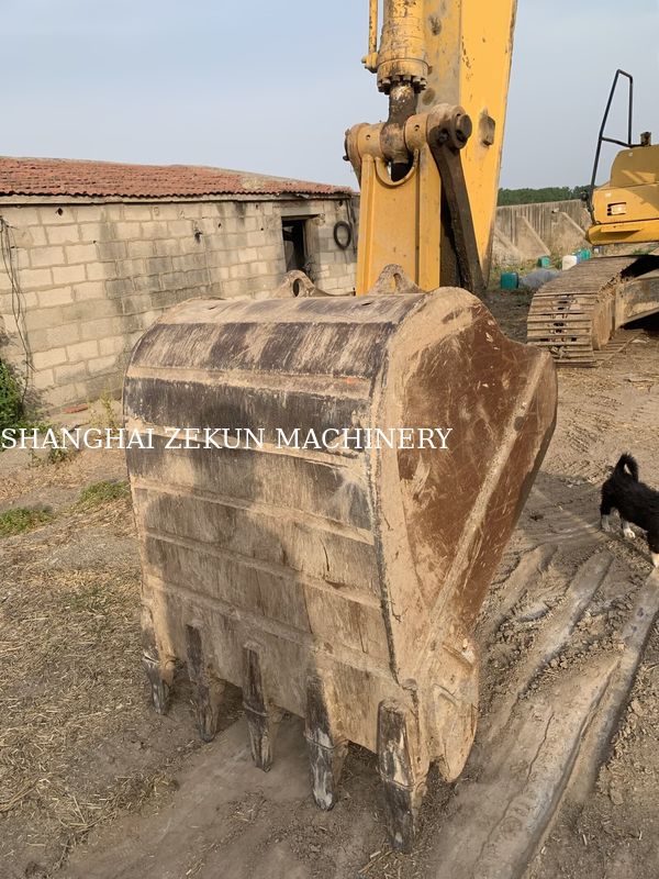 2015 Komatsu PC210LC-8MO Kazı Makinesi 100 Kg'lık çalışma ağırlığı ve 9 kg'lık en yüksek kazma kapsamı ile