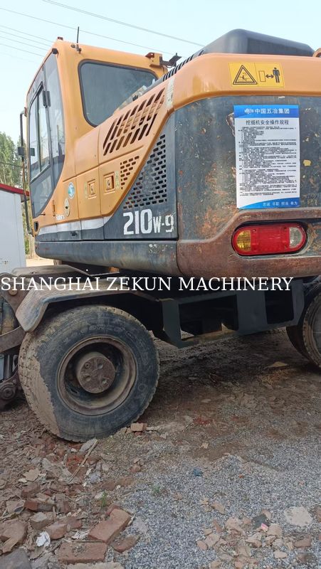 Hyundai R210W-9 Tekerlekli Kazıcı 330 L Yakıt Tankı Kapasitesi Ve Hidrolik Valf