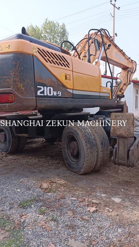 Hyundai R210W-9 Tekerlekli Kazıcı 330 L Yakıt Tankı Kapasitesi Ve Hidrolik Valf