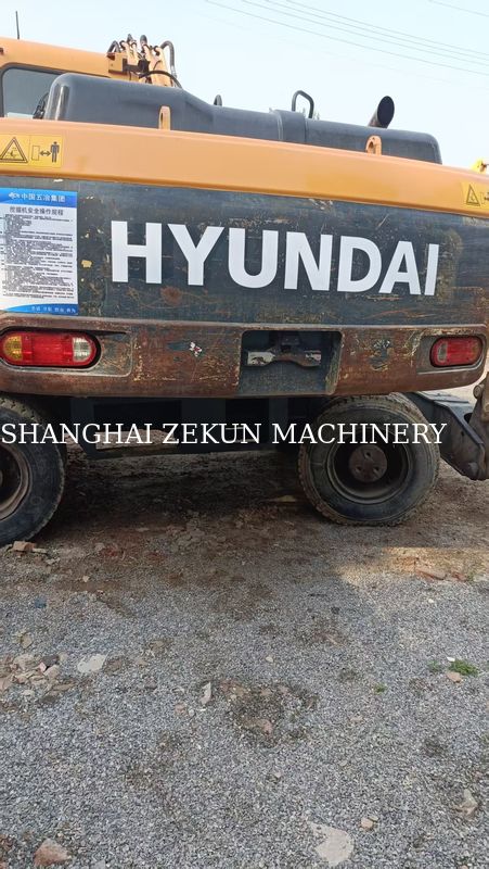 Hyundai R210W-9 Tekerlekli Kazıcı 330 L Yakıt Tankı Kapasitesi Ve Hidrolik Valf