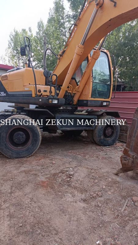 Hyundai R210W-9 Tekerlekli Kazıcı 330 L Yakıt Tankı Kapasitesi Ve Hidrolik Valf