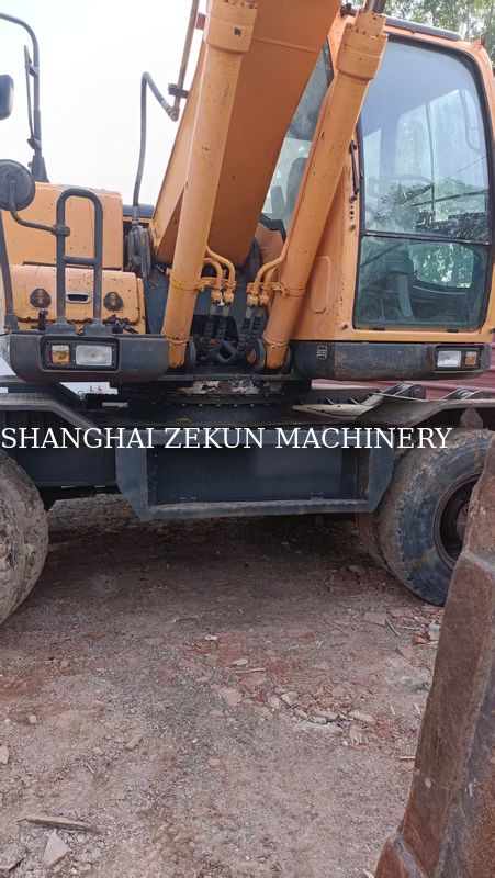 Hyundai R210W-9 Tekerlekli Kazıcı 330 L Yakıt Tankı Kapasitesi Ve Hidrolik Valf