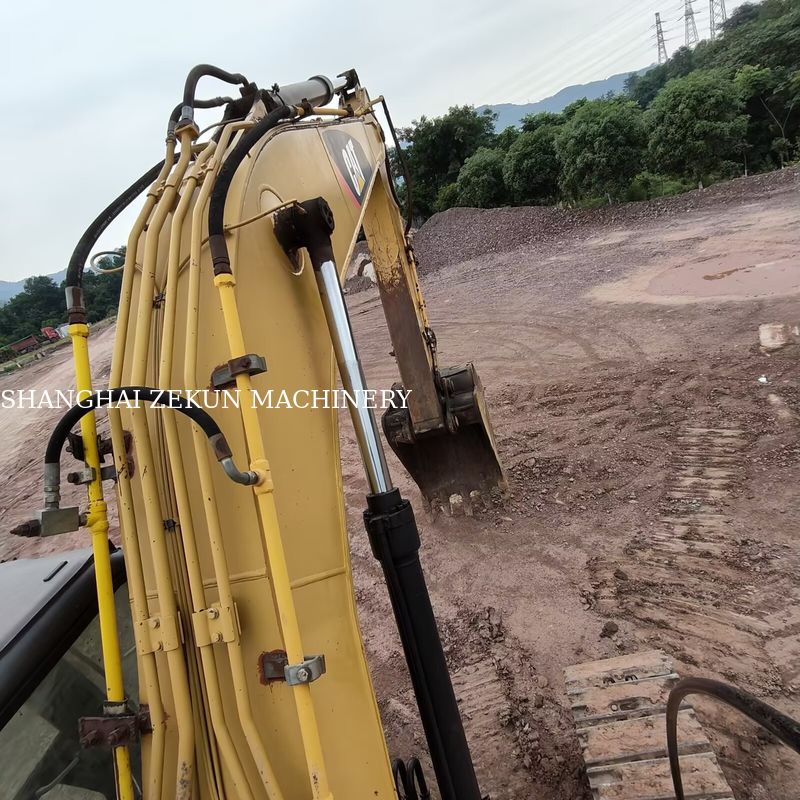 2016 CAT 320D Ekskavatör 20 Ton Sınıfı CAT C6.4 ACERT Motor ile Maksimum Kazı Derinliği 680 mm