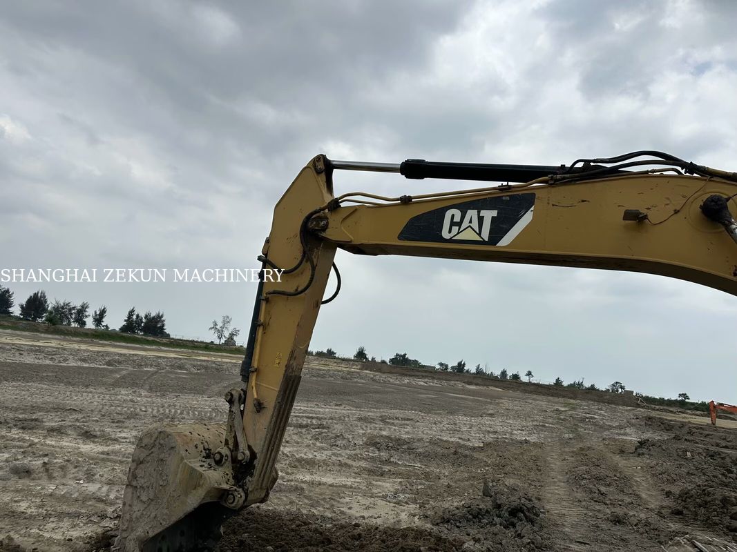 2014 CAT 320D2 Kazıcı 10 812 saat Ve Performans Hidrolik Akış Hızı 2 × 214 L/min Seyahat Hızı 3.5 / 5.5 Km/h