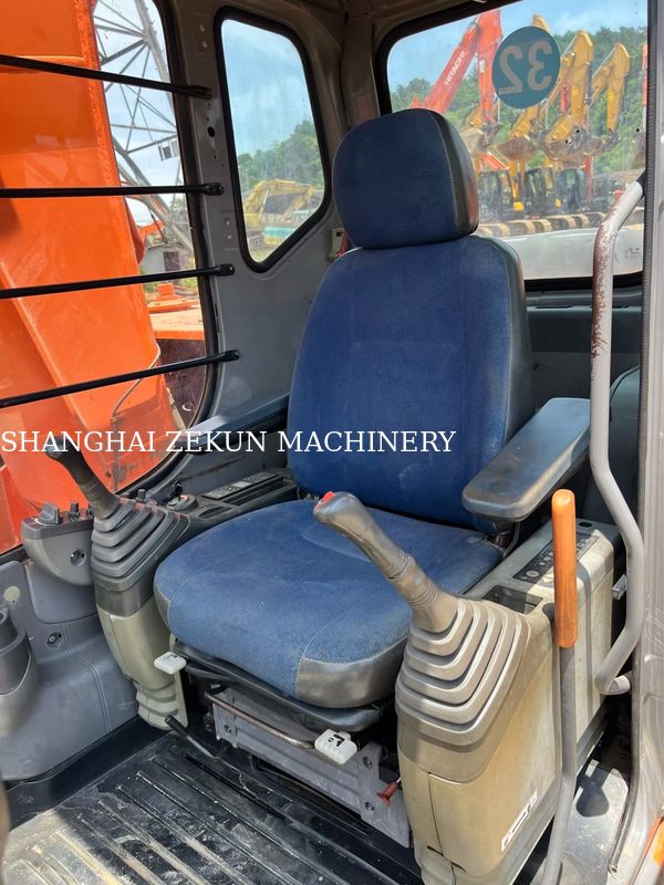 Hitachi ZX120-6 Ekskavatörü İş İhtiyaçları için 14165 saat Yakıt Tankı Kapasitesi 240 L Hidrolik Basınç 34.3 MPa