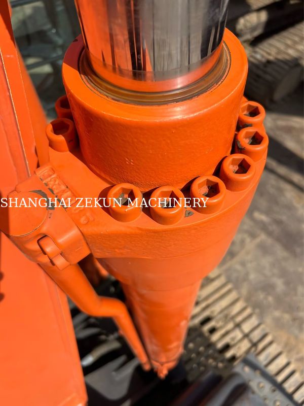 Hitachi ZX200-3G Ekskavatör 12081 saat Seyir Hızı 3.5 / 5.5 Km/sa Kabin Özellikleri Çok İşlevli Ekran