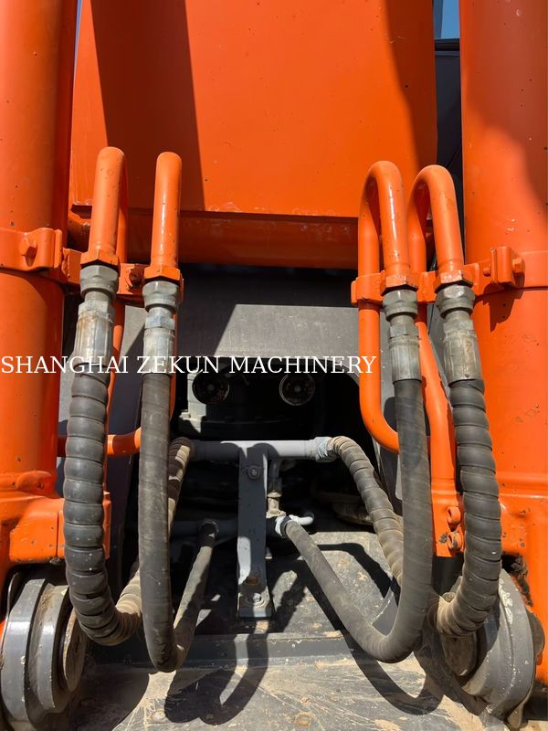 Hitachi ZX200-3G Ekskavatör 12081 saat Seyir Hızı 3.5 / 5.5 Km/sa Kabin Özellikleri Çok İşlevli Ekran