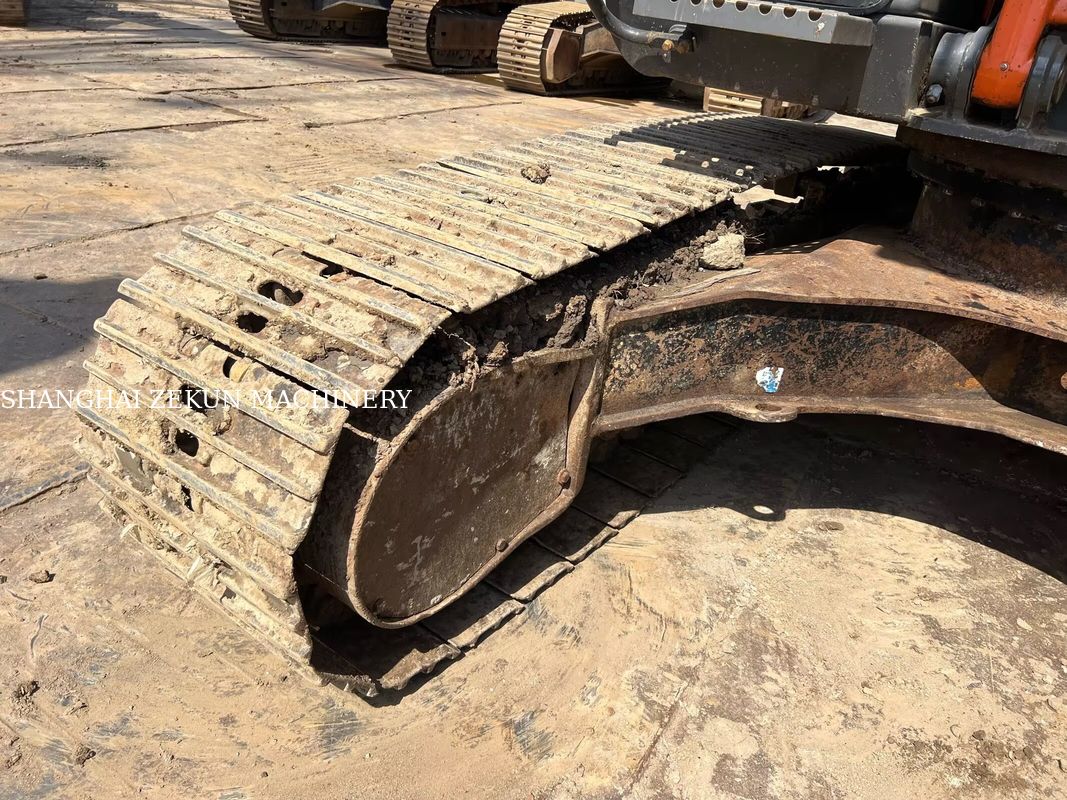 Hitachi ZX200-3G Ekskavatör 12081 saat Seyir Hızı 3.5 / 5.5 Km/sa Kabin Özellikleri Çok İşlevli Ekran
